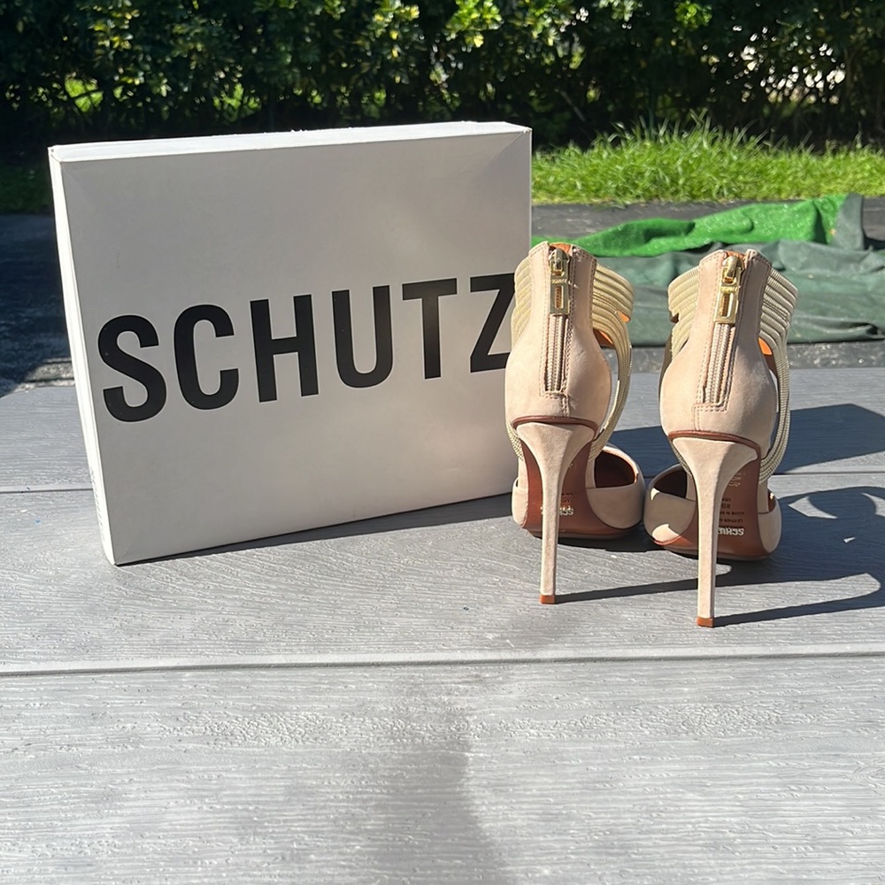 Schultz Pointed Heel - image 4